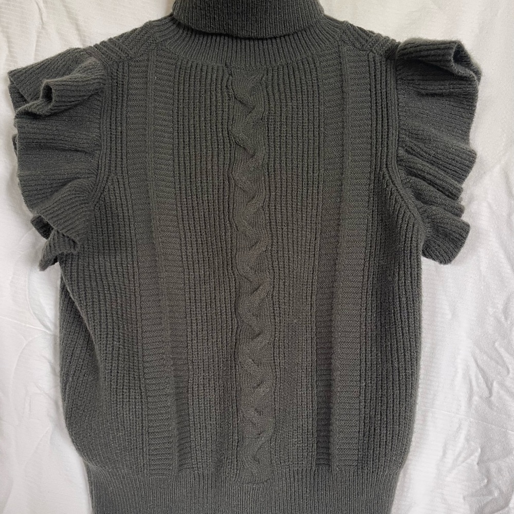 Women's Gray/Dark Sage  Cable Knit Sweater